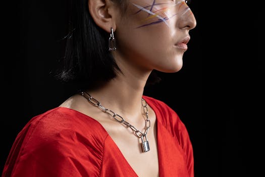 Learn to wear statement jewelry without looking too heavy, finding the perfect balance